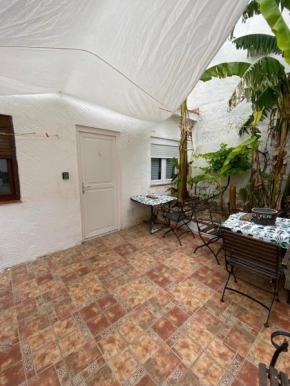 Banana tree, habitación-studio, independiente, con baño propio, en casa particular, patio comun Jerez De La Frontera